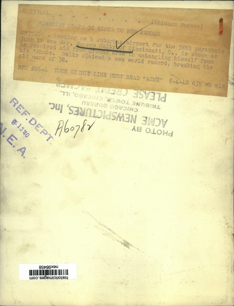 1940 Press Photo George Waltz of Cincinnati Breaks Parachuting World Record