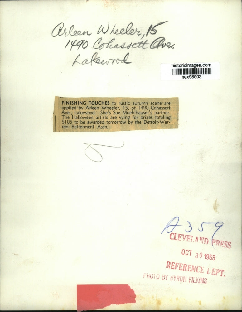 1958 Press Photo Arleen Wheeler Painting Autumn Scene - nex98503