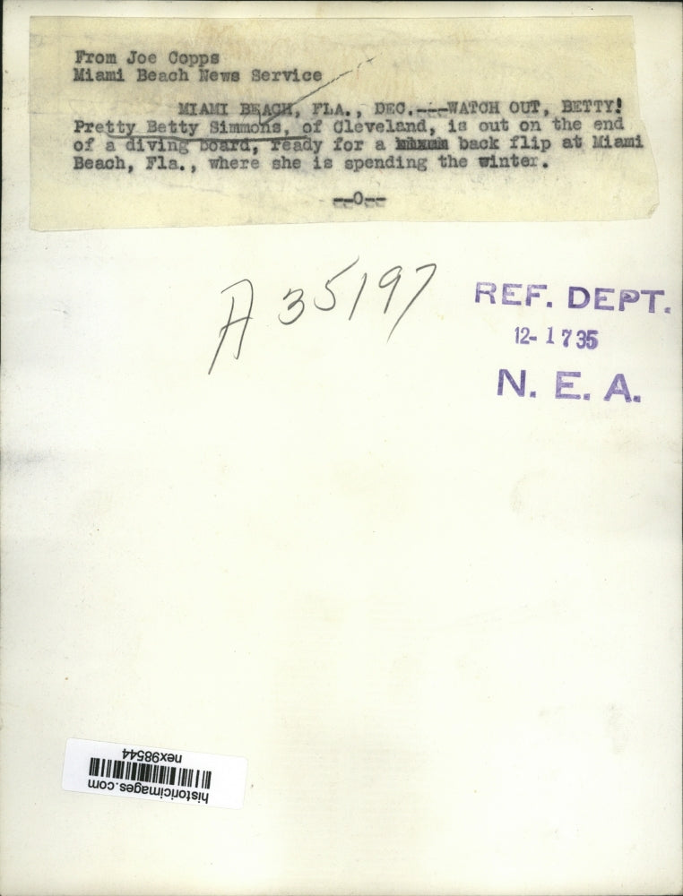 1935 Press Photo Betty Simmons doing back flip dive in Miami Beach Florida