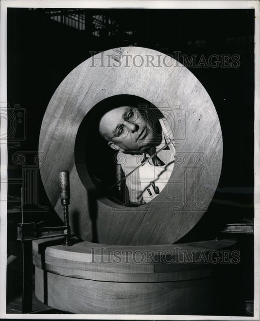1953 Press Photo Karl Rodt at Foundry Departmeny of GE Company in NY - nex98588