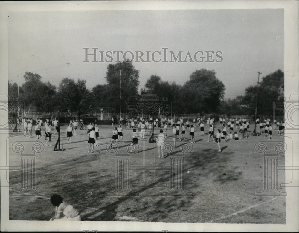 1953 Press Photo Los Angeles CA housewives at city playground day