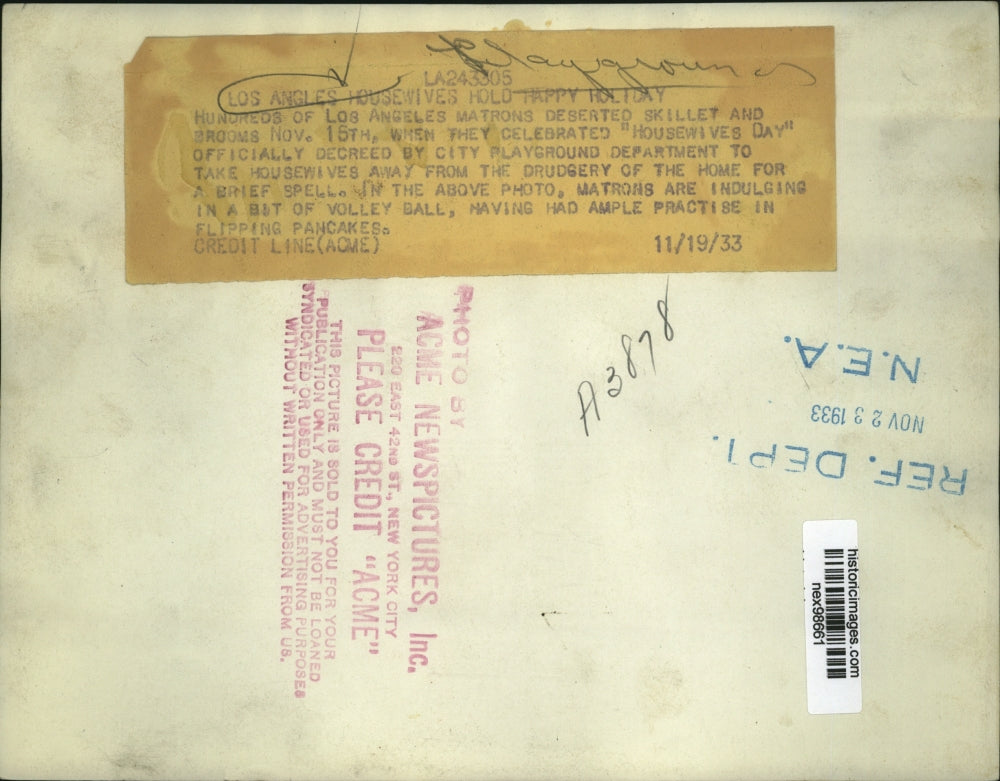 1953 Press Photo Los Angeles CA housewives at city playground day