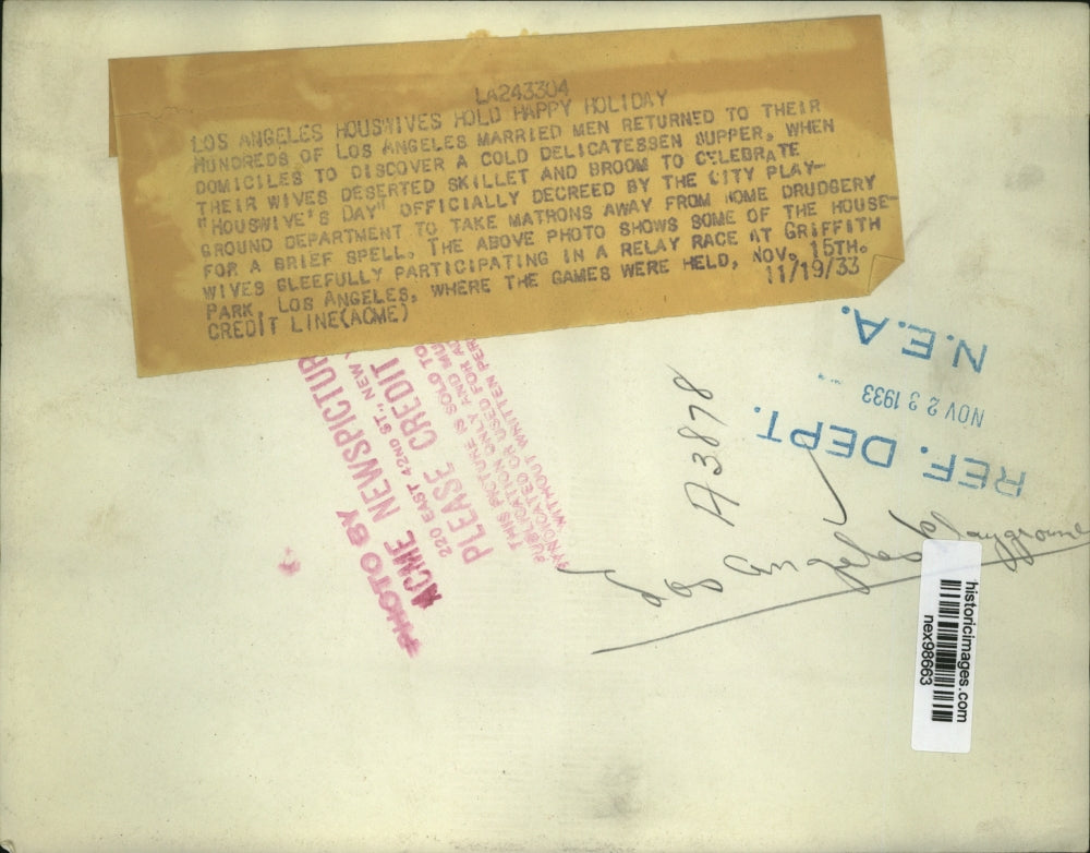 1933 Press Photo Mothers take day off at a Los Angeles California playground