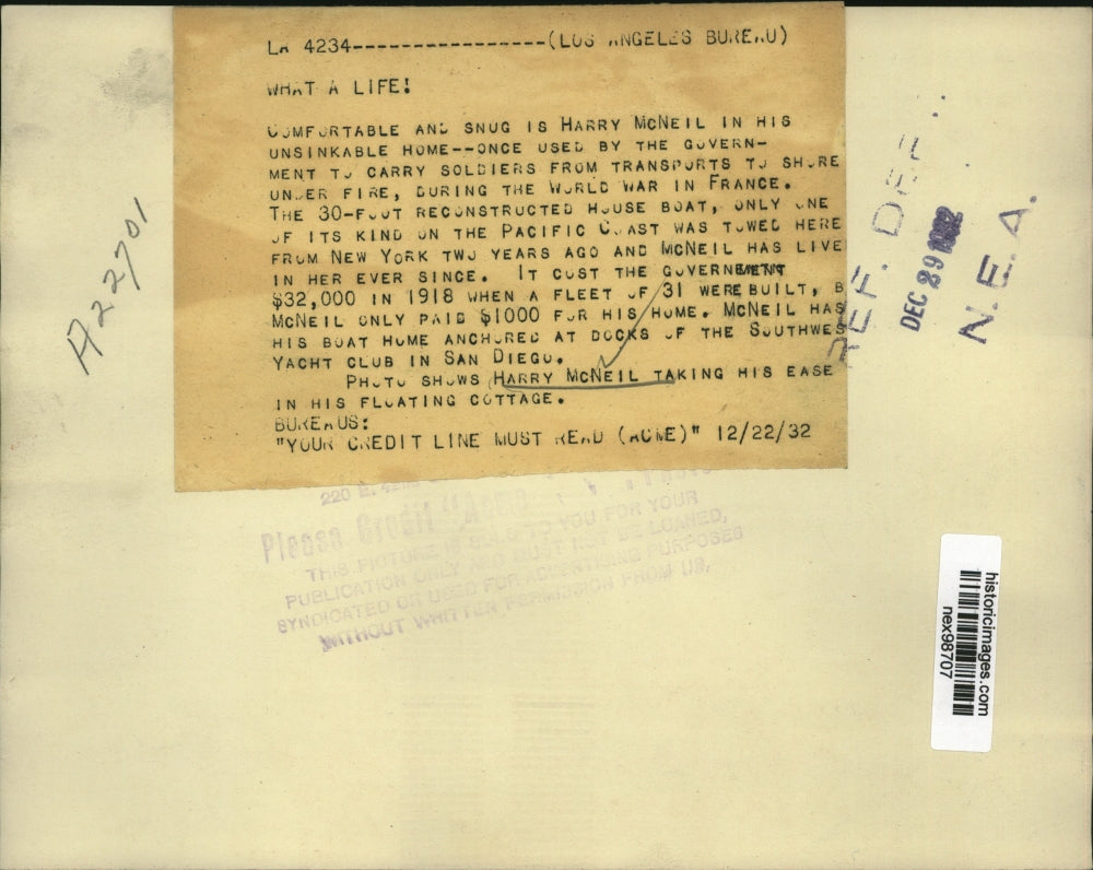 1932 Press Photo Harry McNeil in His 30 Foot House Boat Docks in San Diego