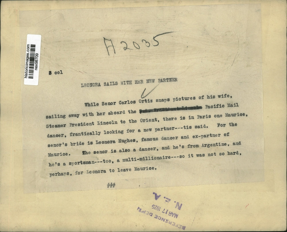 1925 Press Photo Senor Carlos Ortiz Snaps Picture of Wife Aboard Pres Lincoln