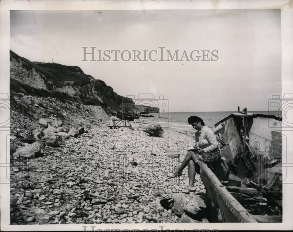 1948 Press Photo J Forgeoux, St Laurent Beach 4th anniversary Normandy invasion