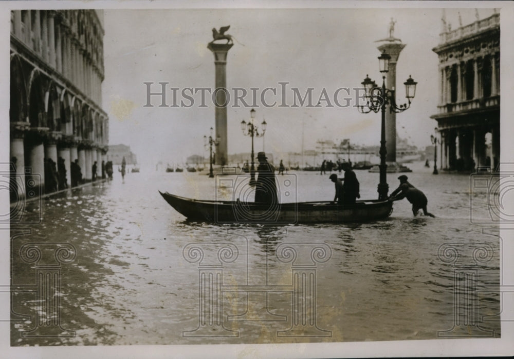 1928 Press Photo Place of St Mark plaza in Venice floodwaters - nex98795