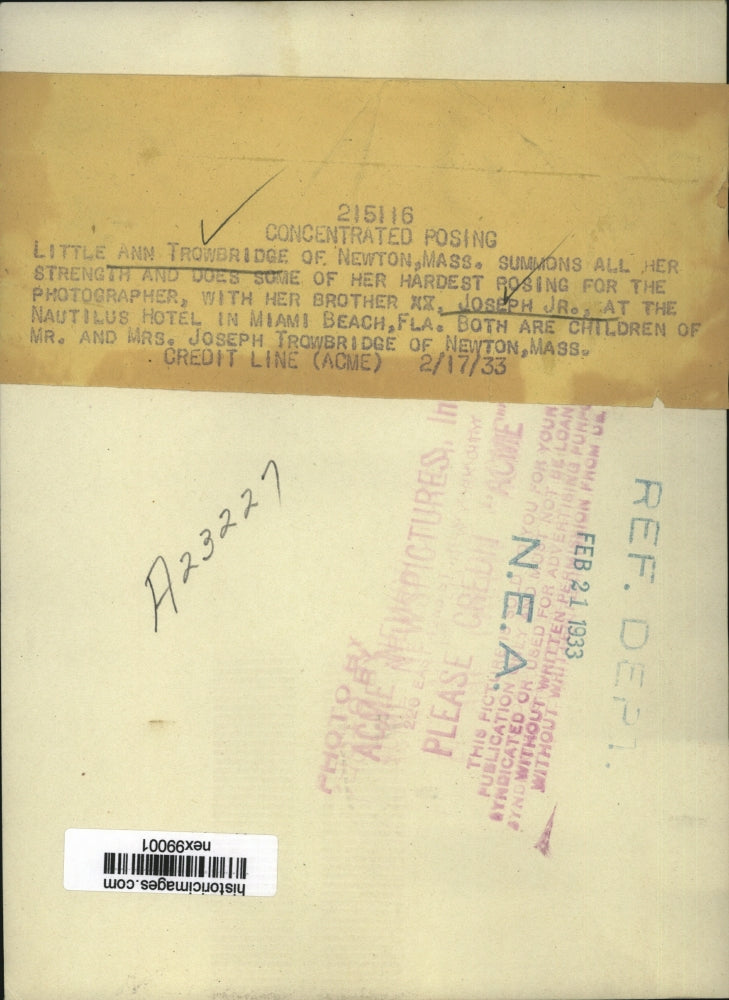 1933 Press Photo Ann & Joseph Jr Trowbridge at Nautilus hotel beach in Florida