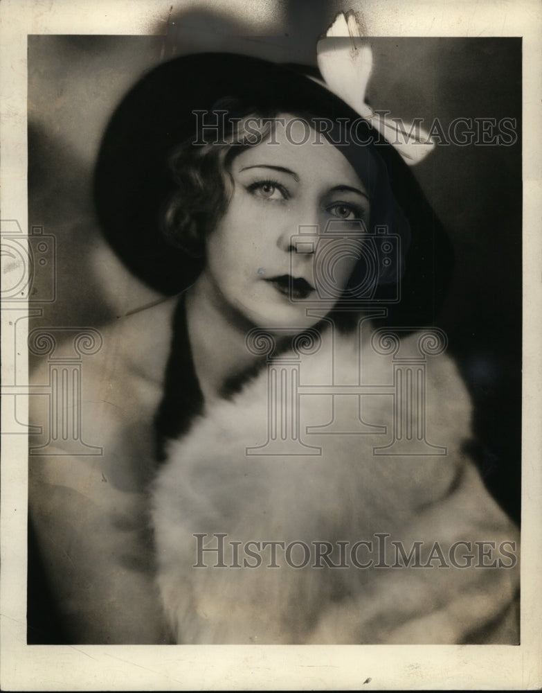 1934 Press Photo Mrs Armand Hammer in a fur coat - nex99015