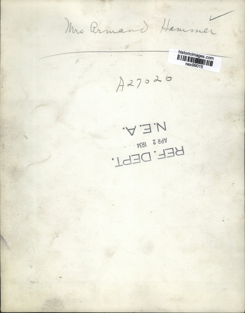 1934 Press Photo Mrs Armand Hammer in a fur coat - nex99015