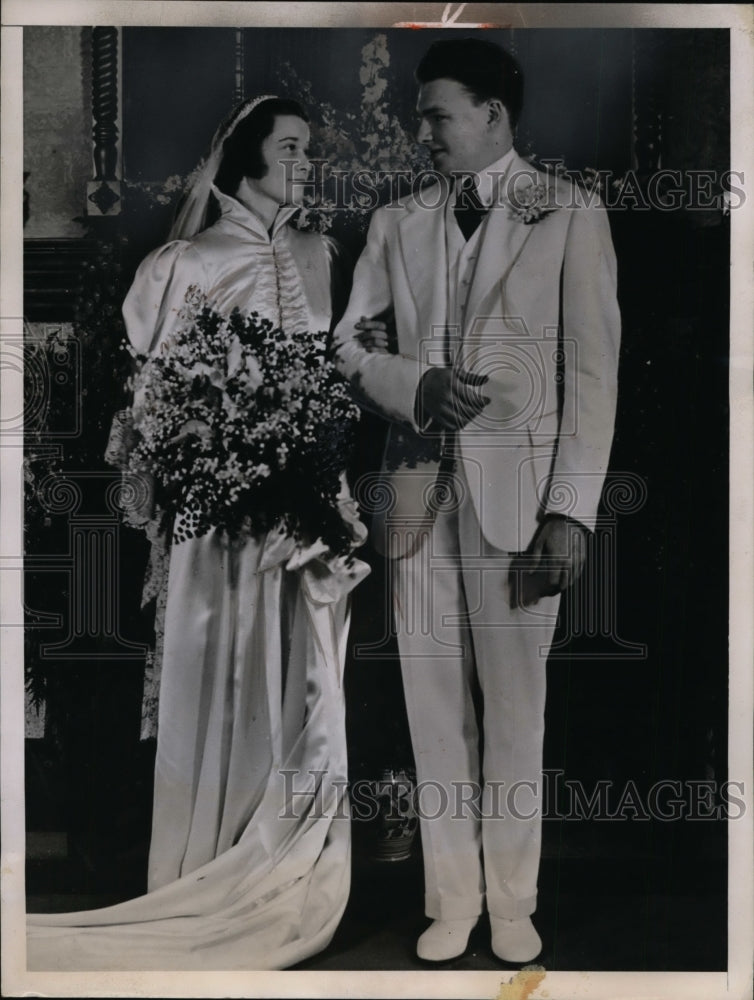 Load image into Gallery viewer, 1936 Press Photo Gifford Bryon Pinchot &amp; bride Sarah Huntington Richards in CT
