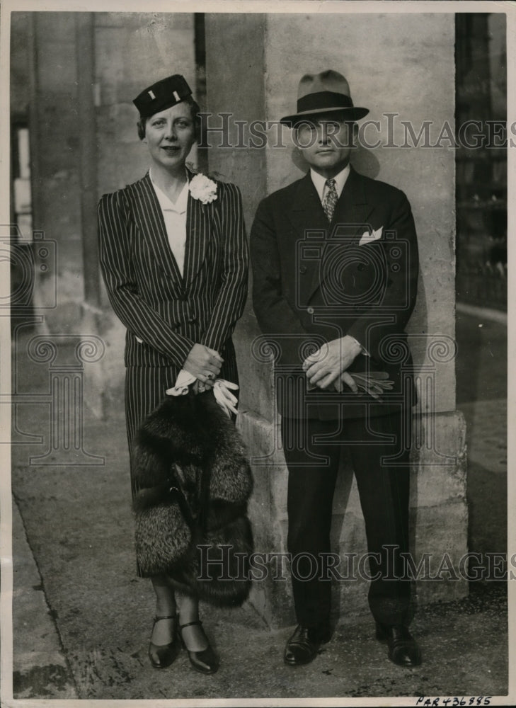 Load image into Gallery viewer, 1938 Press Photo Mr &amp; Mrs Herman Cron Arriving in Paris From Africa After Hunt
