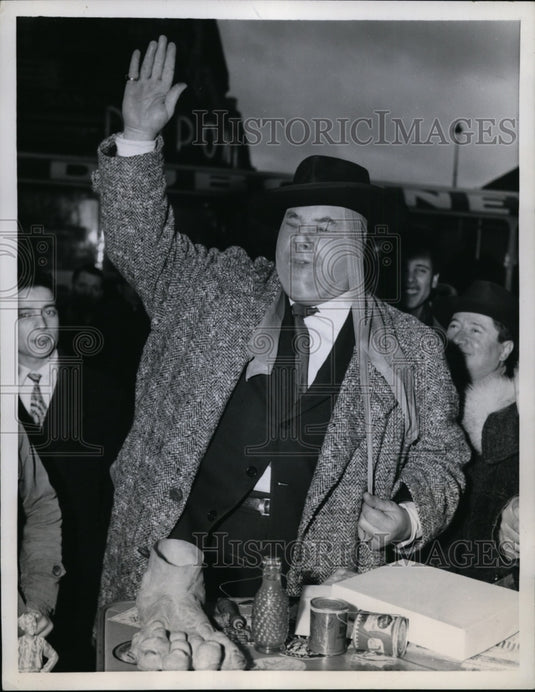 1958 Press Photo Max Dupuis Puts Nylon Stockings on His Face in Paris