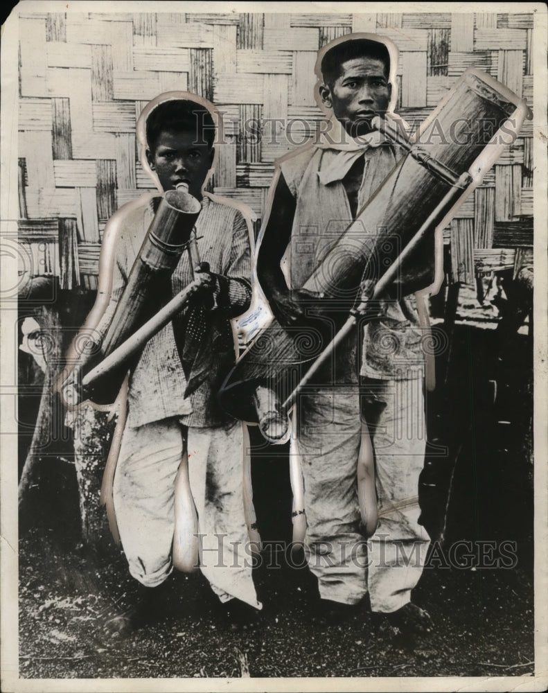Load image into Gallery viewer, 1931 Press Photo Filipino island boys playing local homemade instruments
