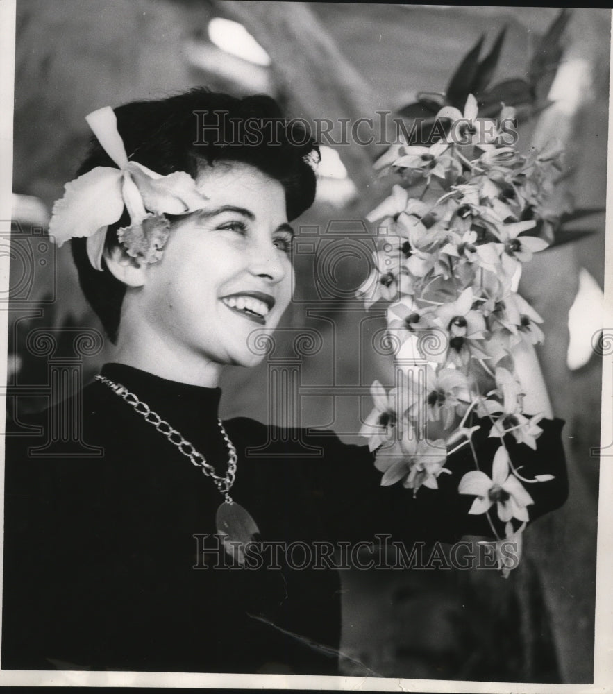 1955 Press Photo Miss Jo McCreskey named Queen of the Orchids in Florida