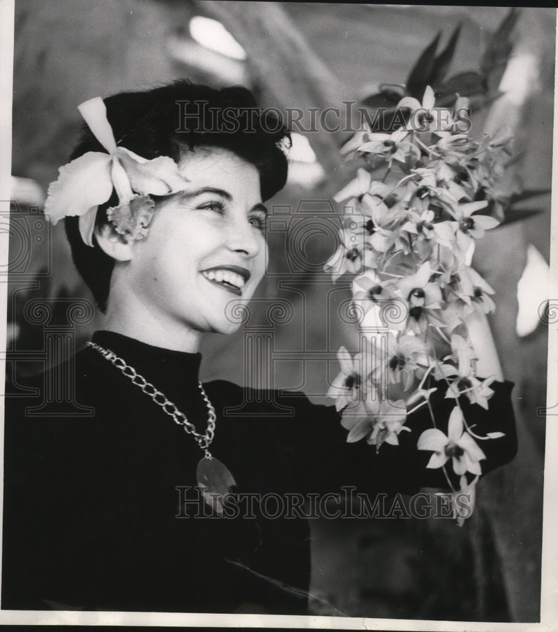 Load image into Gallery viewer, 1955 Press Photo Miss Jo McCreskey named Queen of the Orchids in Florida
