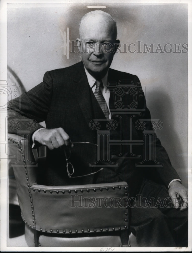 Load image into Gallery viewer, 1969 Press Photo Former President Dwight D Eisenhower before heart attack
