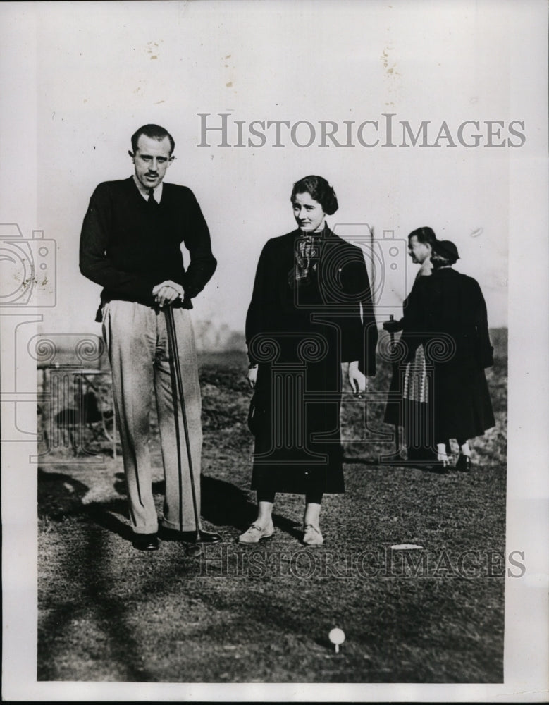 Load image into Gallery viewer, 1935 Press Photo Prince Jaime of Spain &amp; Viscountess Manuela Dampierre
