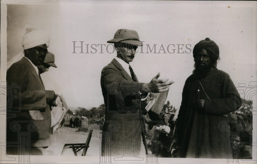 1931 Press Photo EM Jenkins & Mavlvi priest at Jammu in Kasimir - nex99544