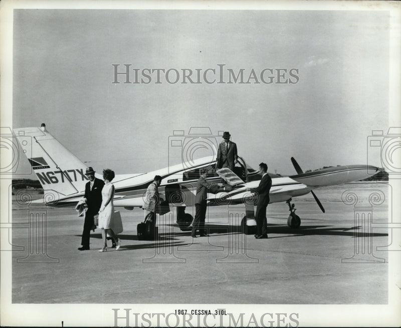 Load image into Gallery viewer, 1966 Press Photo Cessna N6717X Aircraft on Ground - nex99745
