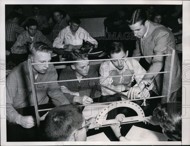 Load image into Gallery viewer, 1952 Press Photo Geology class in Arlington heights Illinois, Wayne Mueller
