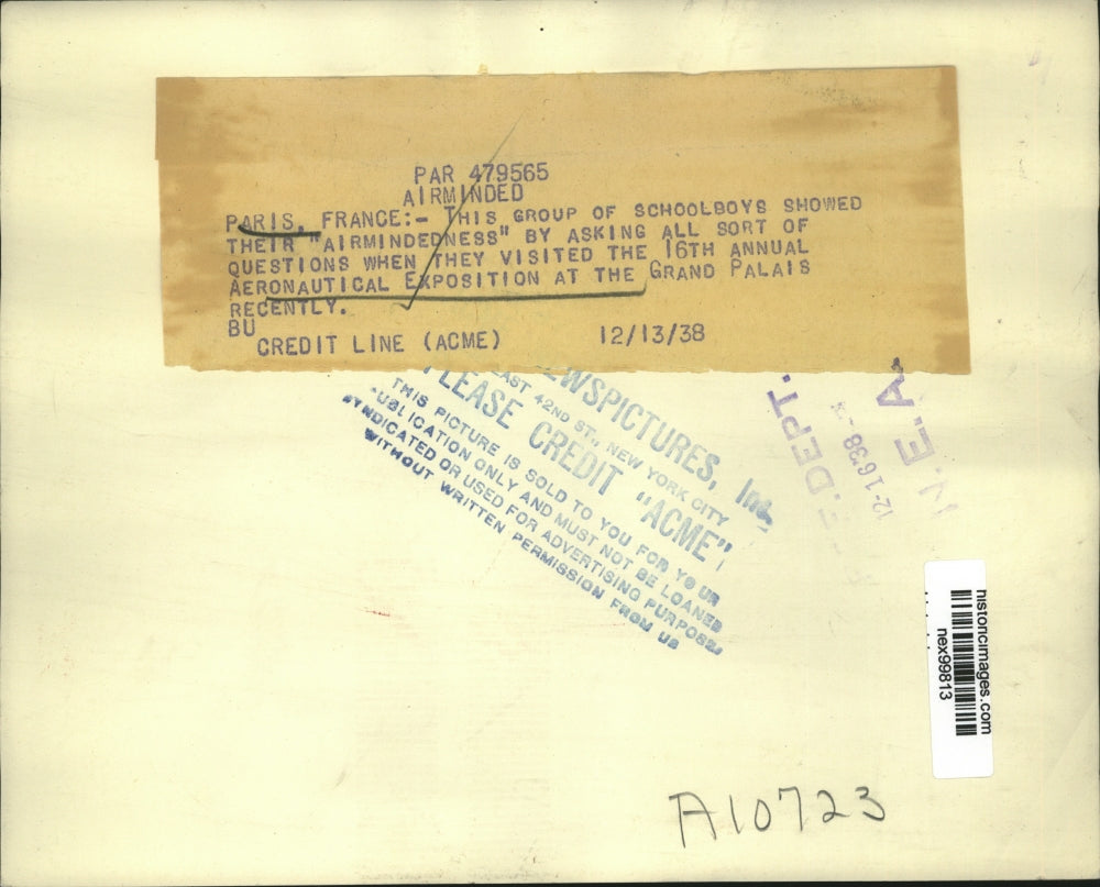 1938 Press Photo Visitors at 16th Aeronautical Expo at Paris France - nex99813