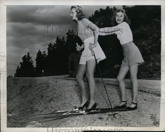 1945 Press Photo Betty McDonald & Jane Pike College Students at Pike Peak