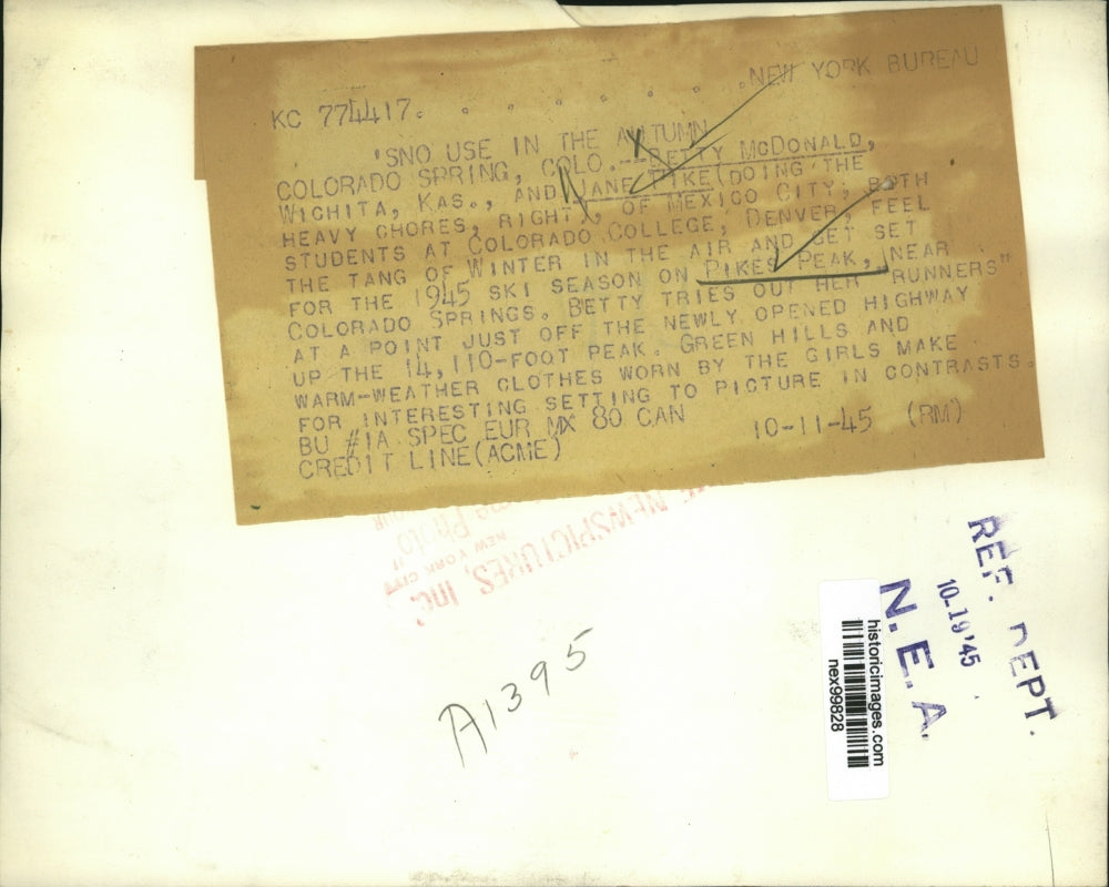 1945 Press Photo Betty McDonald & Jane Pike College Students at Pike Peak