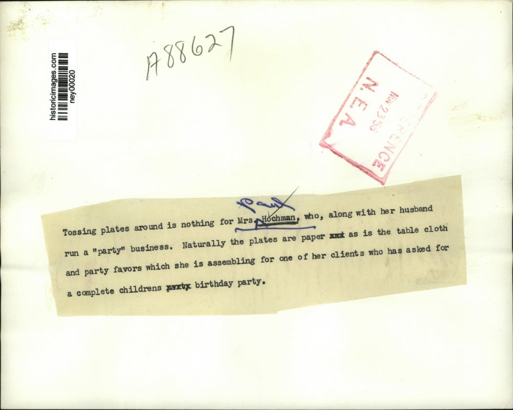 1955 Press Photo Mrs Paul Hochman Running Her Party Business - ney00020