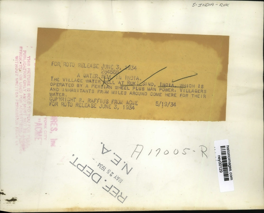 1934 Press Photo Village Water Well at Ruk Sind India Come From Miles for Water