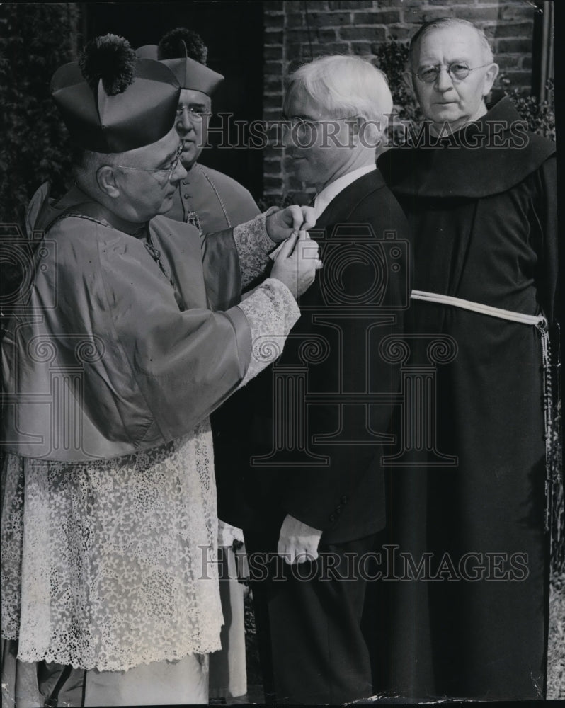 1941 Press Photo Archbishop Francis Spellman of NY Pinning John S Burke