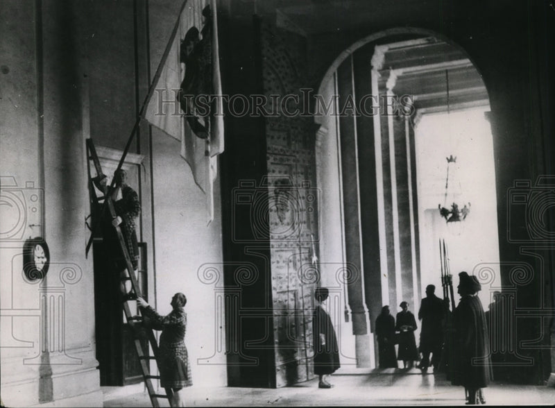 Load image into Gallery viewer, 1939 Press Photo The Conclave One of Shortest Ballots Chose Cardinal Pacelli
