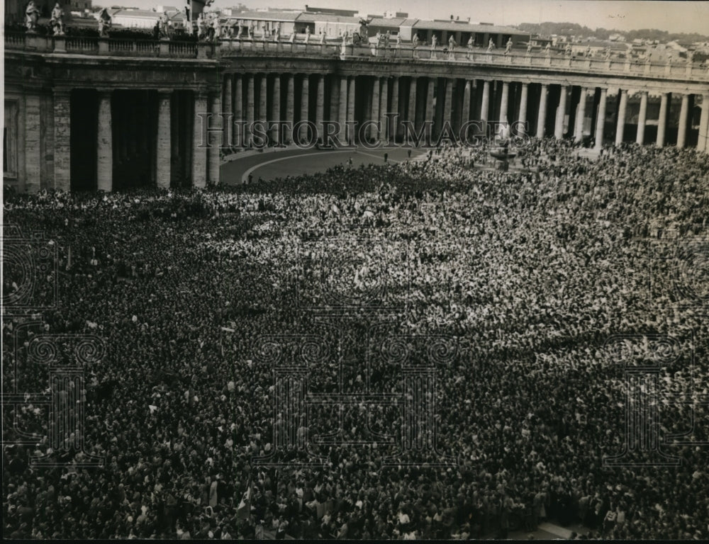 1944 Press Photo Crowd of 60000 To Receive Pope's Blessing St Peters Square