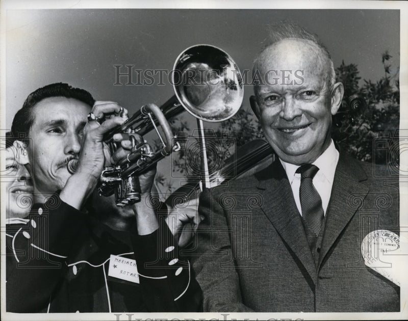 Load image into Gallery viewer, 1960 Press Photo President Eisenhower &amp; Welcoming Trumpeter in San Diego
