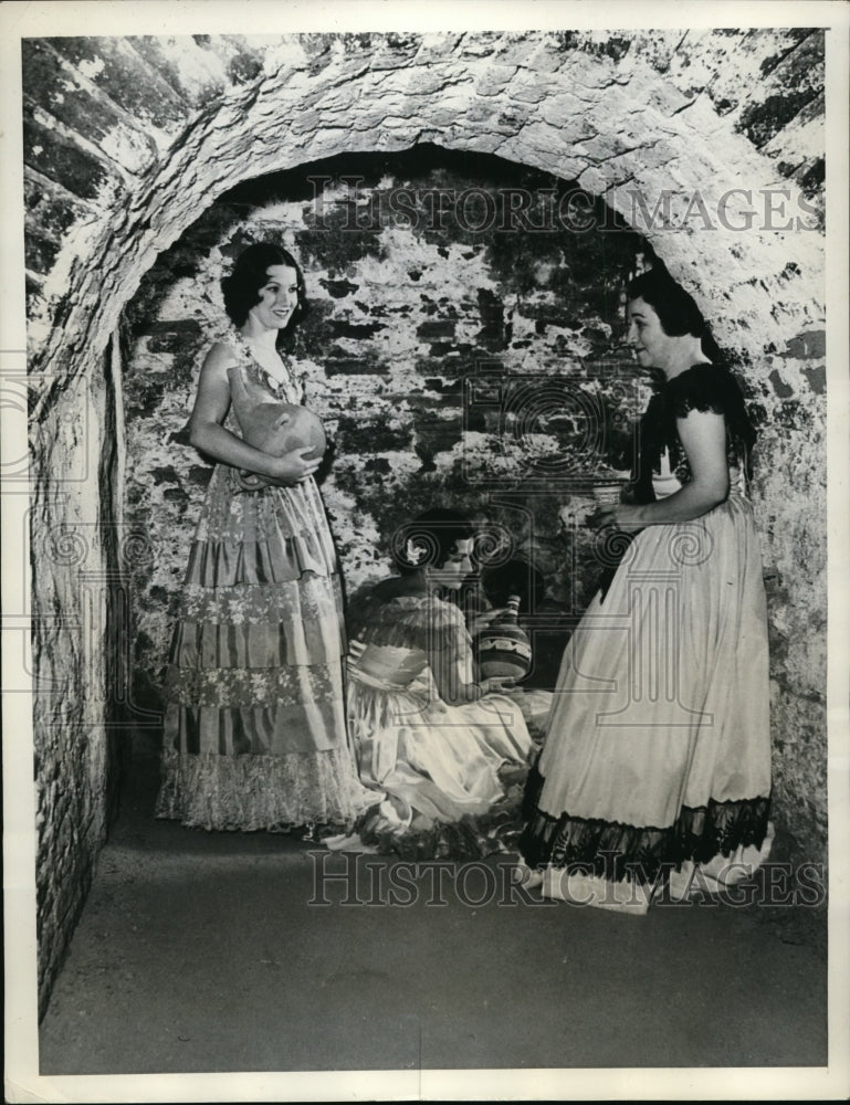 1935 Press Photo Dorothy Jane Catherine Flynn Bertha Rush Mission San Fernando- Historic Images