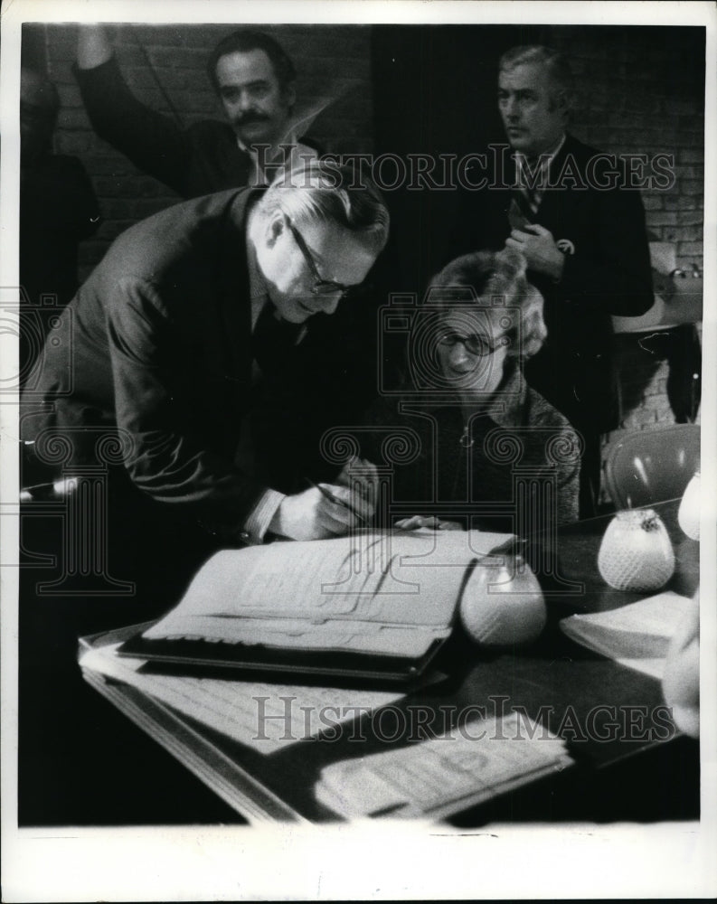 Load image into Gallery viewer, 1971 Press Photo Governor on NY Nelson Rockefeller Signs Voter Register

