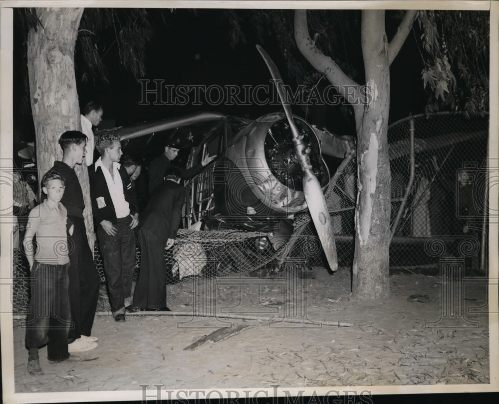 1939 Press Photo Harold Parker Pilot &amp; His Mother Olga Young Crash into Fence- Historic Images