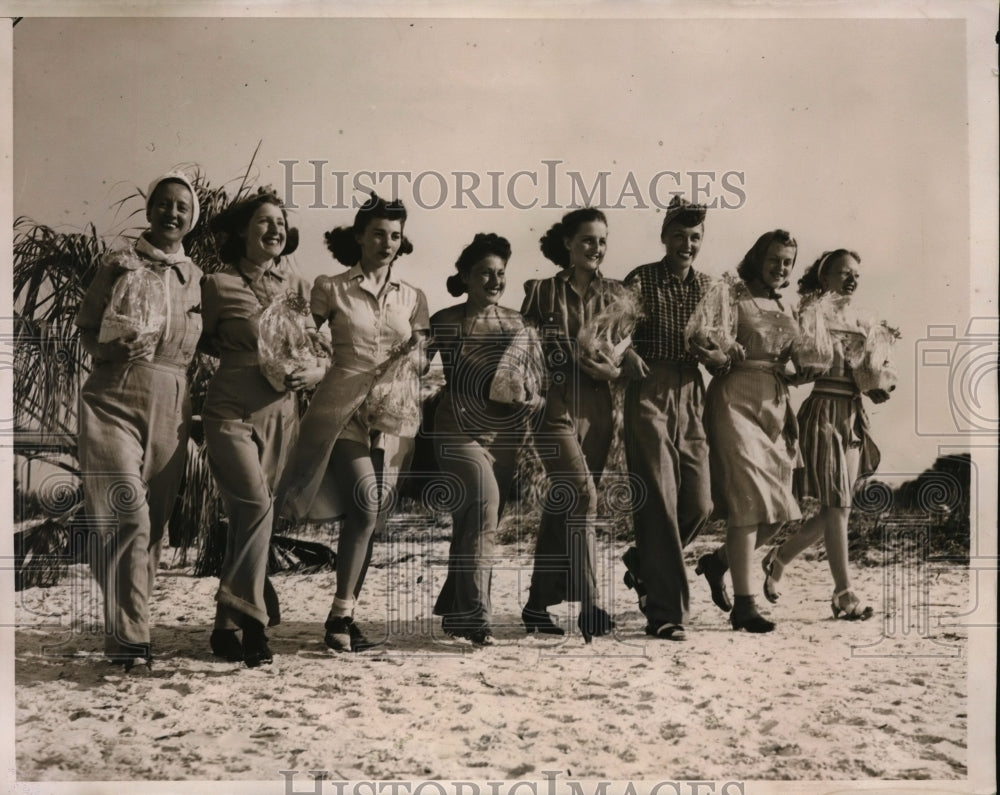 1940 Press Photo Beach Costumes for Brides Starting Their Easter Parade- Historic Images