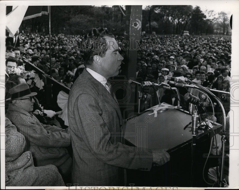 Load image into Gallery viewer, 1960 Press Photo Vice President Richard Nixon in Chicago
