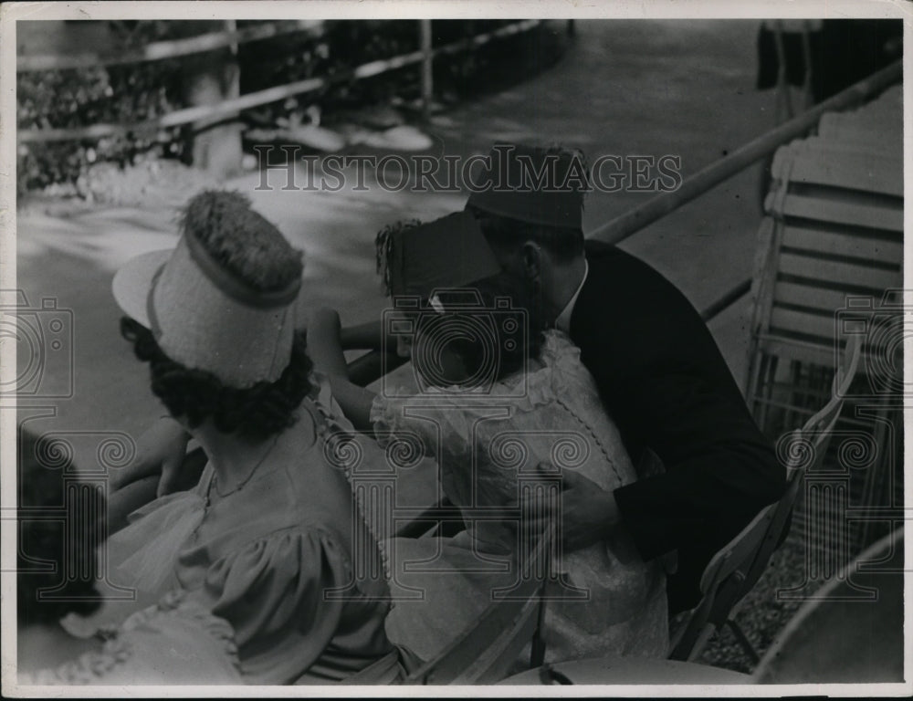 1939 Press Photo Wedding at Robinson in Paris France