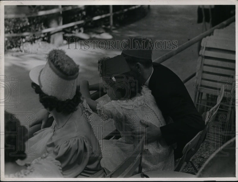 Load image into Gallery viewer, 1939 Press Photo Wedding at Robinson in Paris France
