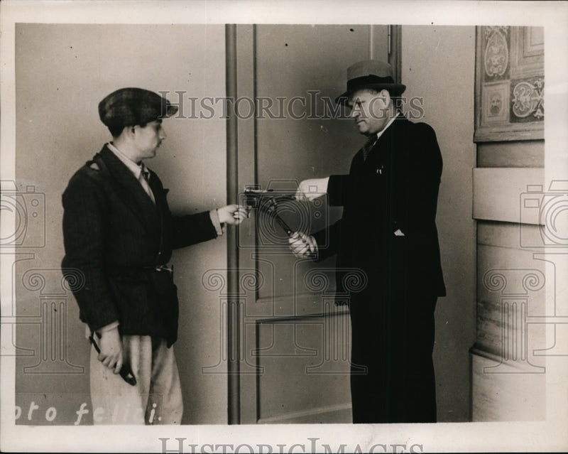 Load image into Gallery viewer, 1939 Press Photo Vatican Staff Seal Doors for Selection of New Pope
