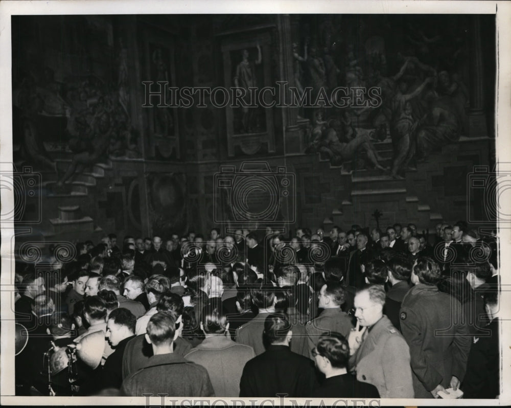 1946 Press Photo John Cardinal Glennon at Chancellery Room in Vatican City