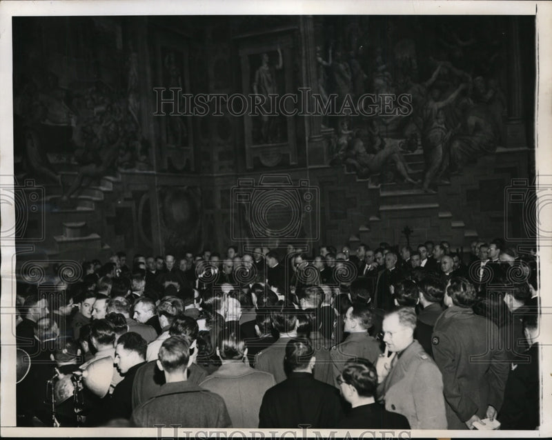 Load image into Gallery viewer, 1946 Press Photo John Cardinal Glennon at Chancellery Room in Vatican City

