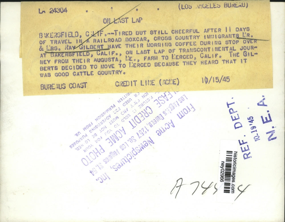 1945 Press Photo Mr & Mrs Ray Gilbert After 11 Days Traveling by Boxcar