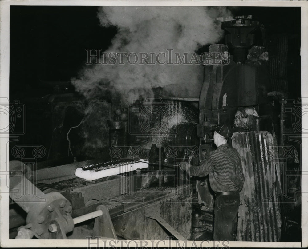 1937 Press Photo Youngstown Sheet & Tube Comp Plant Reopens After 46 Day Strike