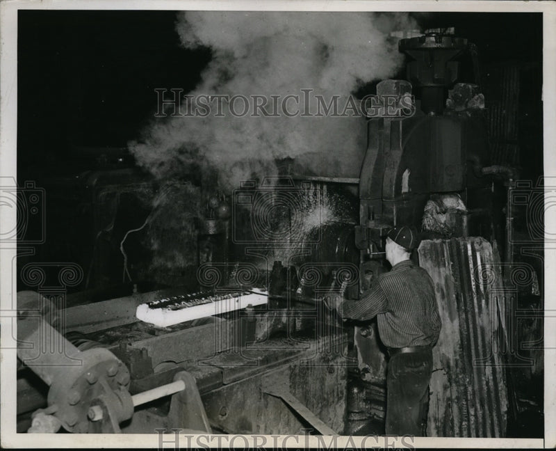 Load image into Gallery viewer, 1937 Press Photo Youngstown Sheet &amp; Tube Comp Plant Reopens After 46 Day Strike
