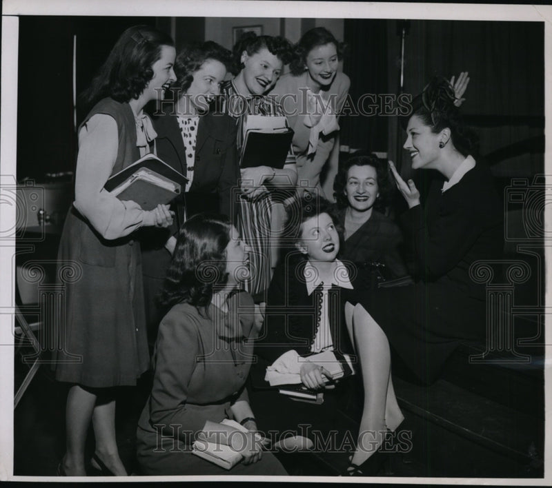 Load image into Gallery viewer, 1945 Press Photo Toni Gilman in Ten Little Indians Mundelein College E Layden
