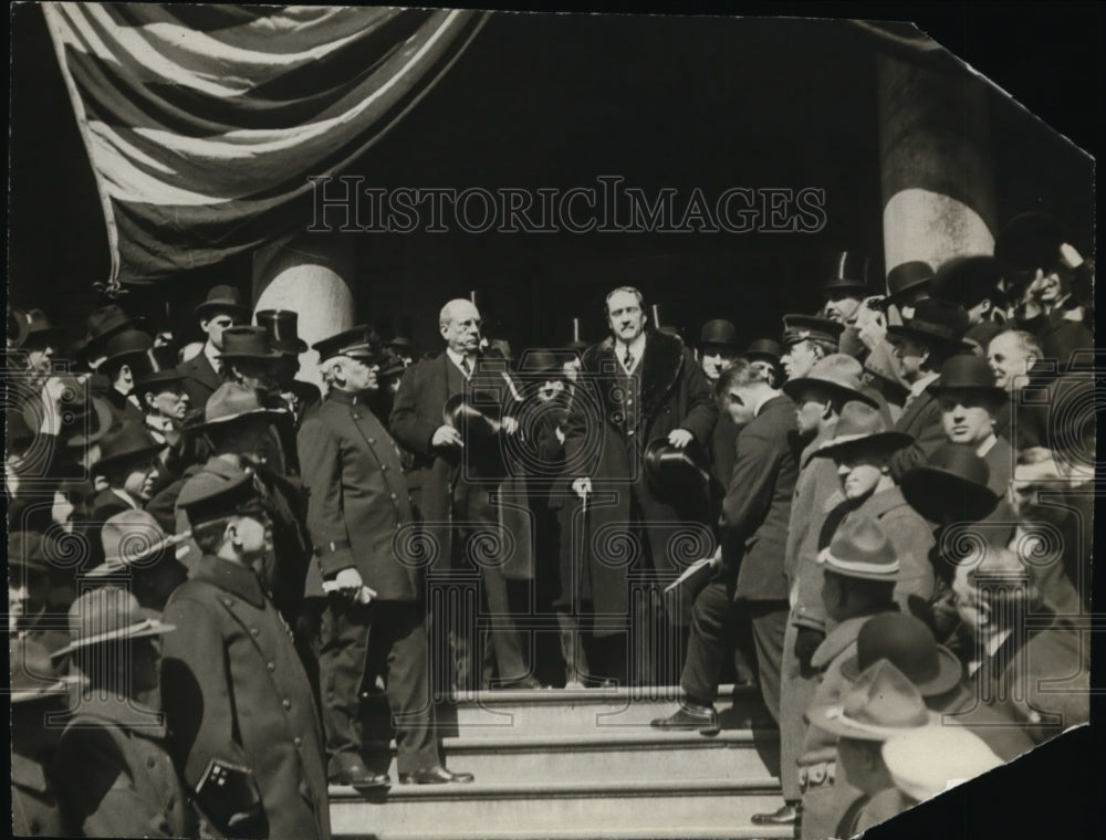 1918 Press Photo Lawyer and Diplomat James W Gerard Speaks at New York City Hall