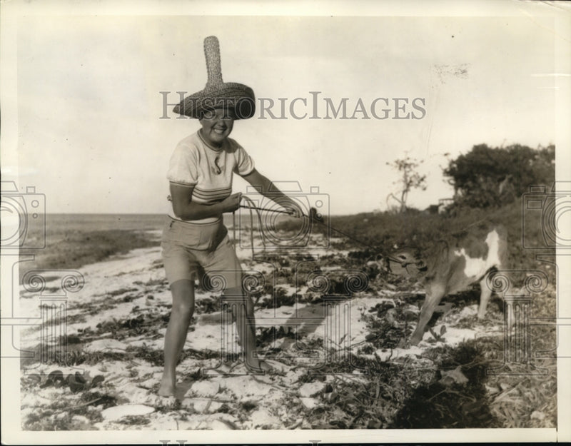 Load image into Gallery viewer, 1935 Press Photo Mrs Roof Gilson in Nassau to participate in British Golf Champ
